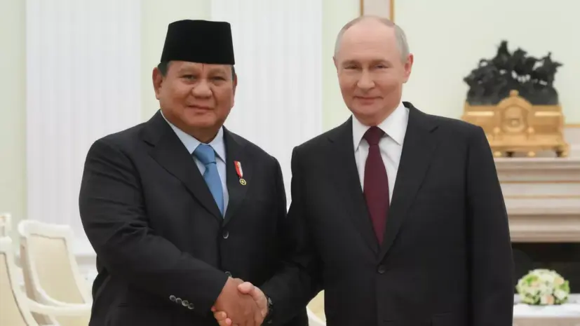 Antara: Путин подарил президенту Индонезии самовар