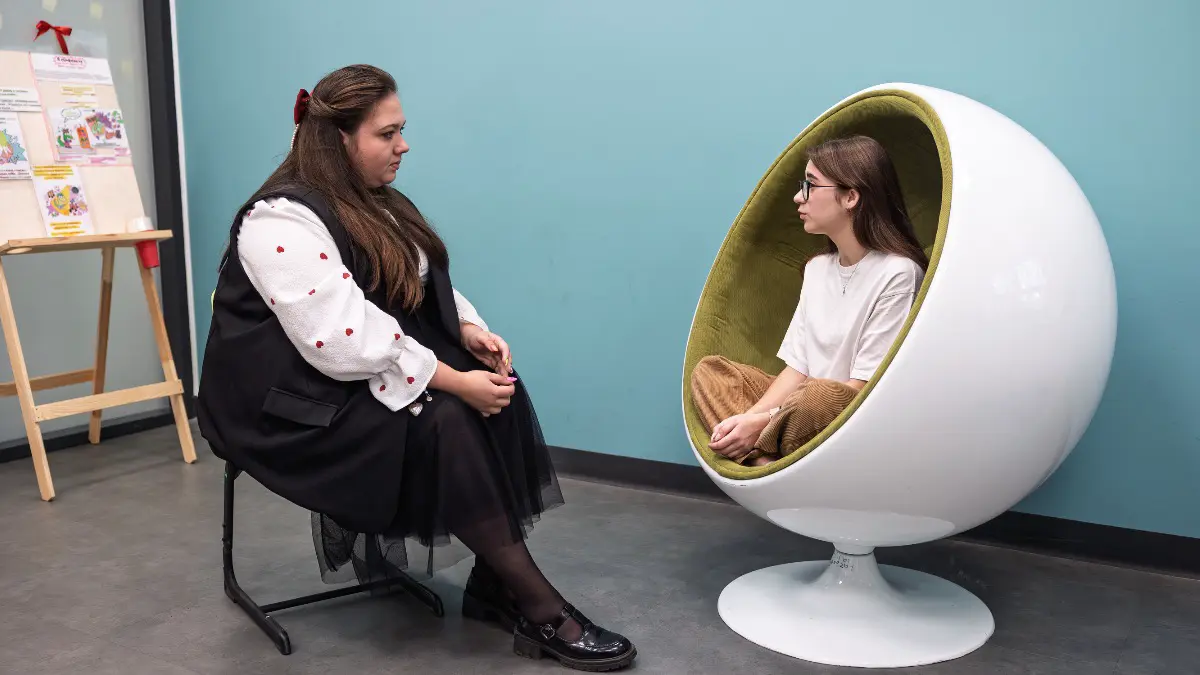 Более 25 тысяч родителей прослушали лекции столичных психологов о выстраивании доверия с детьми-подростками