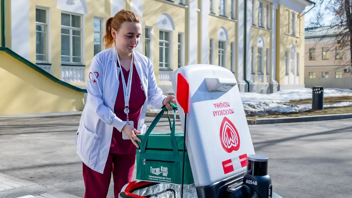 Собянин: Роботы-доставщики повысят эффективность логистики в больницах Москвы