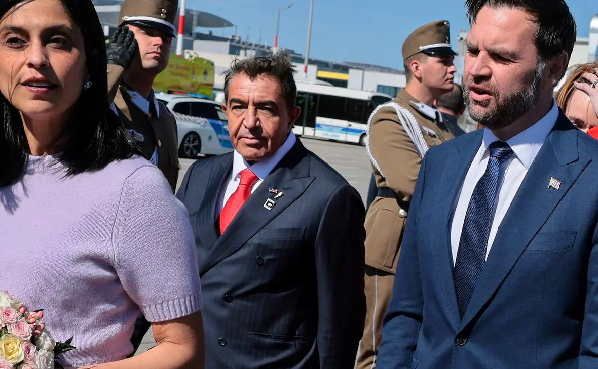 Паоло Замполли (в центре) (Jonathan Ernst / Reuters)