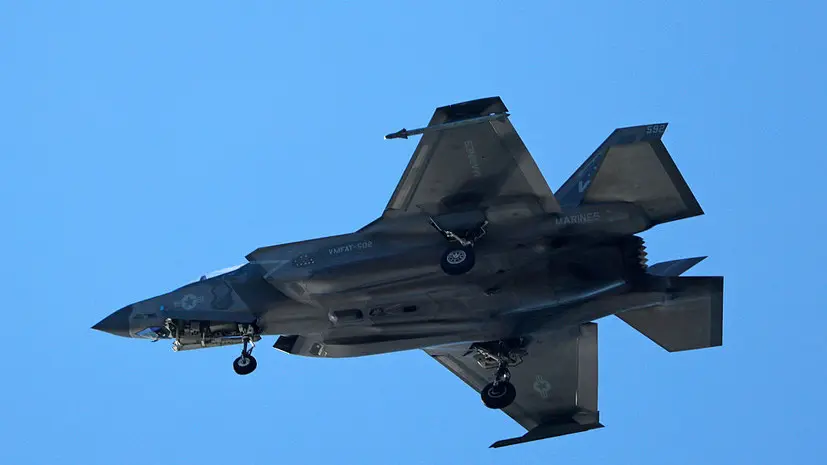 Истребитель F-35 подал сигнал бедствия в небе у Аравийского полуострова