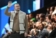 anton siharulidze pereizbran glavoj federaczii figurnogo kataniya-pux-su-0