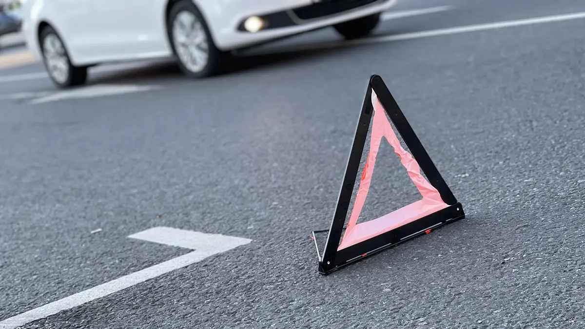 Автомобиль опрокинулся на столичном Варшавском шоссе