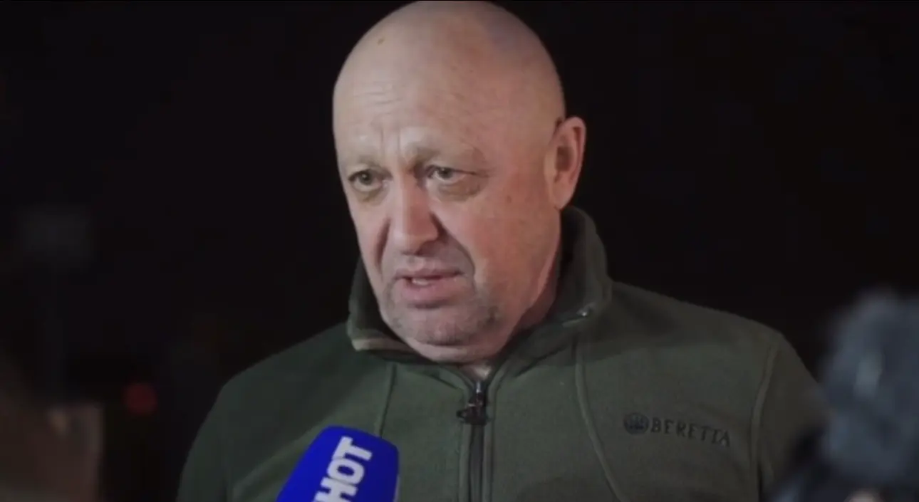 Бывшие бойцы ЧВК Вагнер отправились на могилу Пригожина и назвали его живым