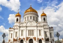 Подростки покорили собор! Школьники на куполе храма Христа Спасителя? podrostki pokorili sobor shkolniki na kupole hrama hrista spasitelya-pux-su-0