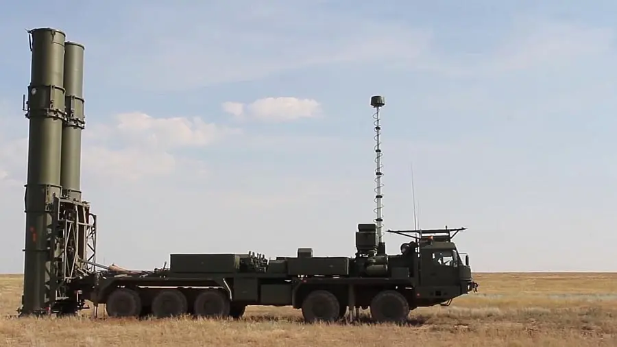 Новейший зенитно-ракетный комплекс С-500 показали на параде Победы