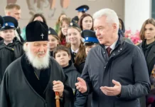 sergej sobyanin pozdravlyaet patriarha kirilla s dnem kirilla i mefodiya-pux-su-0