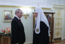 vladimir putin teplo pozdravil patriarha kirilla s tezoimenitstvom-pux-su-0