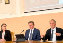 ЕРИКС: экс-канцлеры ФРГ и Европарламент ускоряют диалог Россия-ЕС eriks ekskanczlery frg i evroparlament uskoryayut dialog rossiyaes-pux-su-0