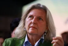 karin knajsl prizyvaet evropu k pryamomu dialogu s rossiej-pux-su-0