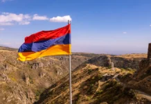 В Гюмри совершен налет на штаб блока Сильная Армения накануне выборов v gyumri sovershen nalet na shtab bloka silnaya armeniya nakanune vyborov-pux-su-0