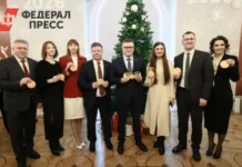 Алексей Текслер запустил «Ёлку желаний» в Челябинской области aleksej teksler zapustil yolku zhelanij v chelyabinskoj oblasti-journalrf-ru-0