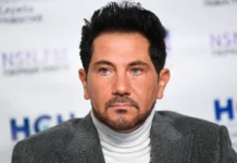 Авраам Руссо получил компенсацию от Тархана Эльдукаева avraam russo poluchil kompensacziyu ot tarhana eldukaeva-journalrf-ru-0