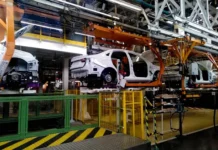 АвтоВАЗ уверенно держится на рынке несмотря на китайский демпинг avtovaz uverenno derzhitsya na rynke nesmotrya na kitajskij demping-journalrf-ru-0