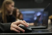 Четырехдневная рабочая неделя набирает популярность в России chetyrehdnevnaya rabochaya nedelya nabiraet populyarnost v rossii-journalrf-ru-0