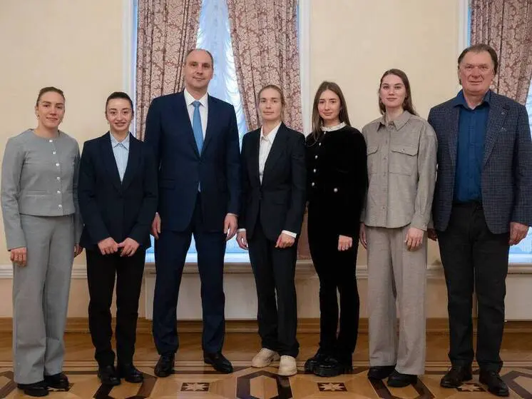 Денис Паслер пожелал удачи свердловским биатлонисткам перед стартом сезона