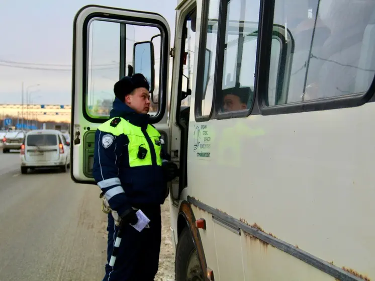 Около двух тысяч свердловских автобусов проверили сотрудники ГАИ