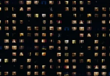 Госдума разъяснила, как безопасно повесить гирлянды на окна gosduma razyasnila kak bezopasno povesit girlyandy na okna-journalrf-ru-0