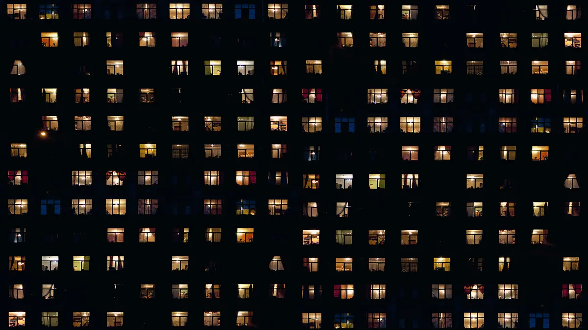 Можно ли установить гирлянды с наружной стороны окна