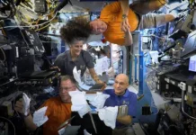 ilona maska spasla astronavtov  s mks posle bajdena-journalrf-ru-0