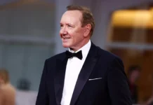 Кевин Спейси развеял слухи о бездомности и судьбе Карточный домик kevin spejsi razveyal sluhi o bezdomnosti i sudbe kartochnyj domik-journalrf-ru-0