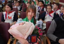 Кристина Кухарь получила медаль за спасение малыша kristina kuhar poluchila medal za spasenie malysha-journalrf-ru-0