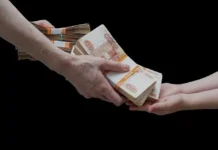 Максут Шадаев сообщил о дефиците кадров на ускоряющемся ИТ-рынке maksut shadaev soobshhil o deficzite kadrov na uskoryayushhemsya itrynke-journalrf-ru-0