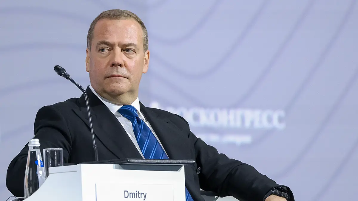 Медведев назвал единство граждан залогом будущей победы России