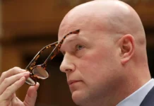 mettyu uitaker prognoziruet neobhodimost podgotovki ukrainy k 2026 godu-journalrf-ru-0