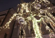 Москва в новогоднюю ночь засияет необыкновенной архитектурной подсветкой moskva v novogodnyuyu noch zasiyaet neobyknovennoj arhitekturnoj podsvetkoj-journalrf-ru-0