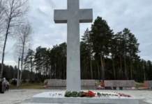 Память жертв политических репрессий объединила Екатеринбург pamyat zhertv politicheskih repressij obedinila ekaterinburg-journalrf-ru-0