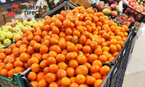 Петр Щербаченко из Финансового университета заявил о стабильности цен на мандарины в Перекрестке в Новый год-0