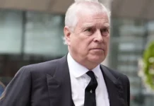 Принцессы Беатрис и Евгения блистают с королевской семьёй на рождественской службе princzessy beatris i evgeniya blistayut s korolevskoj semyoj na rozhdestvenskoj sluzhbe-journalrf-ru-0