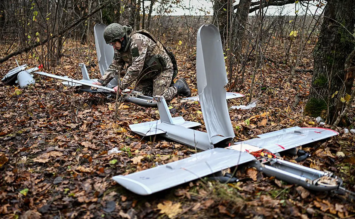 Оператор БПЛА самолётного типа  Молния-2  1-й инженерной бригады батальона специального минирования  Феникс  в Курской области (Сергей Бобылев / РИА Новости)