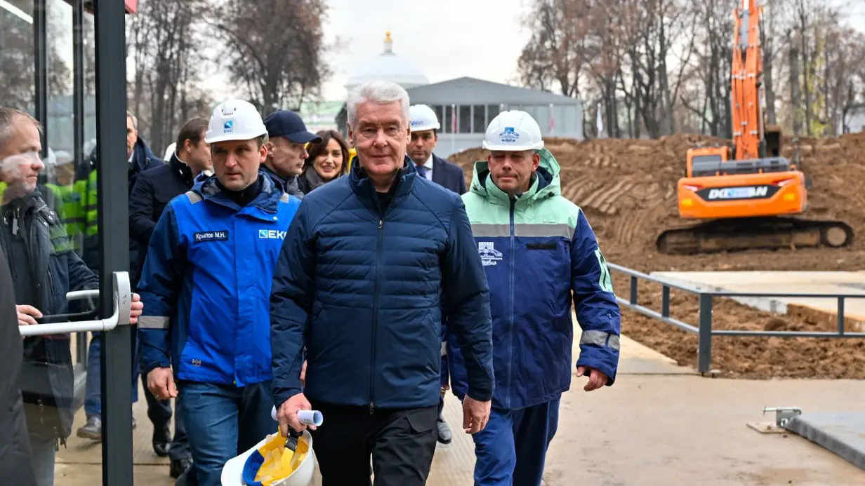 Мэр Москвы Сергей Собянин на площадке строительства нового комплекса НИИ скорой помощи имени Н.В. Склифосовского