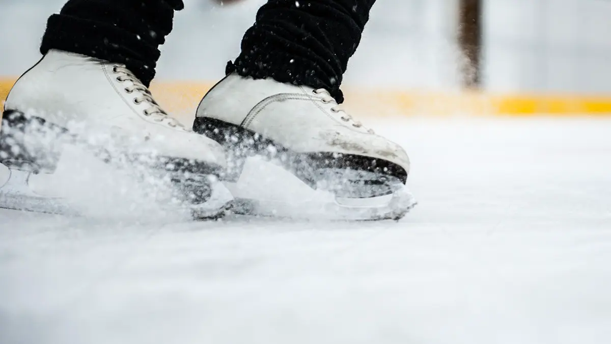 Mash: Тренер по фигурному катанию ударил девочку по голове на тренировке