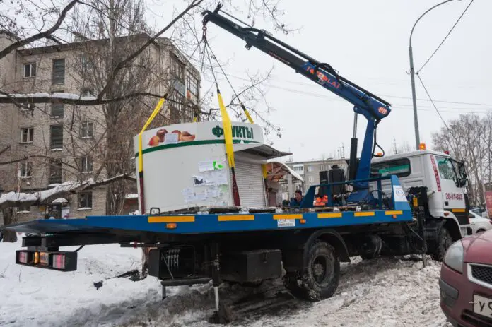 В Екатеринбурге Денис Паслер и Алексей Орлов приостановили демонтаж НТО-0