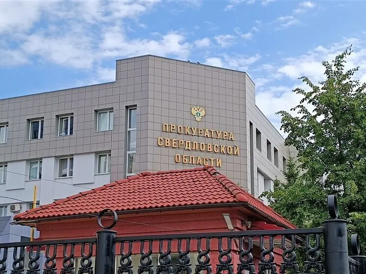 В Ревде около школы автомобиль сбил подростка