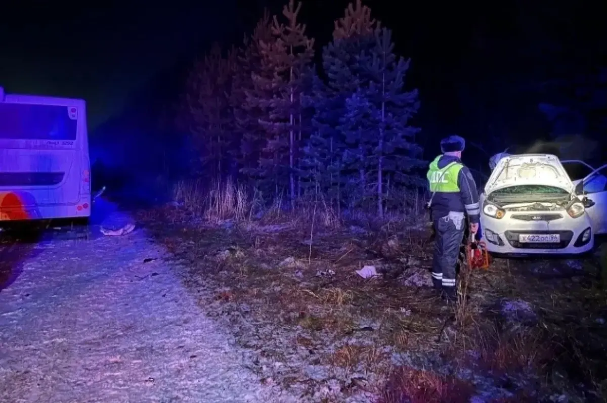 В Свердловской области произошло ДТП с участием Kia и ЛИАЗ под Верхней Пышмой-0