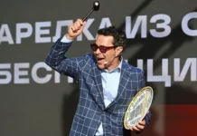 В Таганроге памятник Павлу Деревянко ждёт новое начало после порчи v taganroge pamyatnik pavlu derevyanko zhdyot novoe nachalo posle porchi-journalrf-ru-0