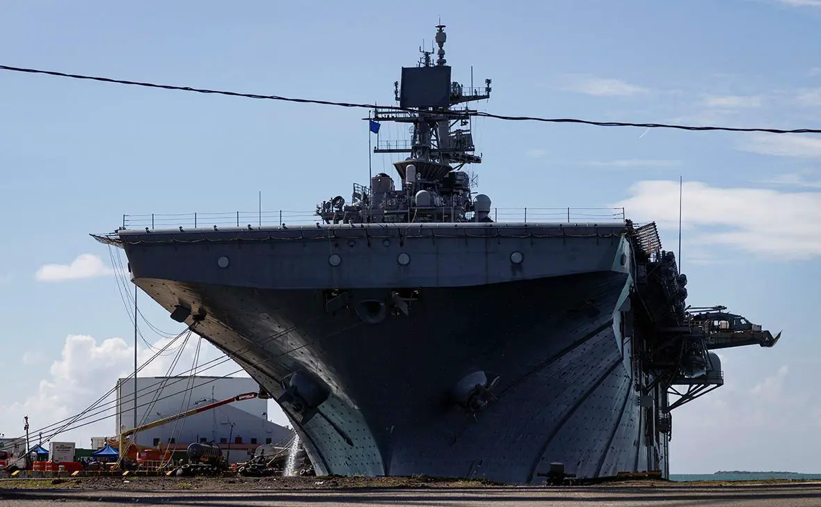 Десантный корабль ВМС США USS Iwo Jima (Eva Marie Uzcategui / Reuters)