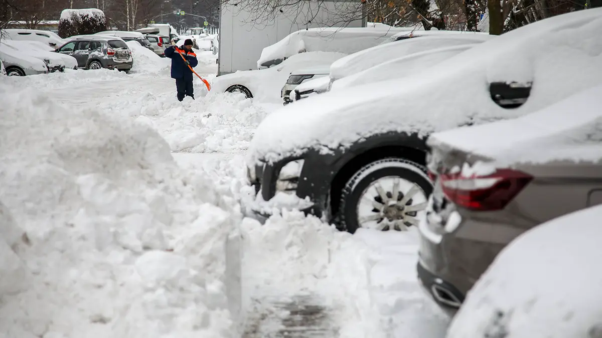 Юрист: Скриншоты новостей о снегопаде могут спасти от увольнения из-за опоздания