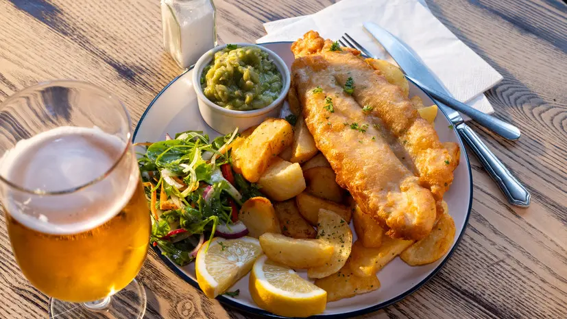 Россиян предупредили о последствиях сочетания жирной пищи и алкоголя