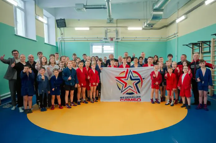 Новый зал самбо в школе №4 Невьянска открыт «Единой Россией»-0