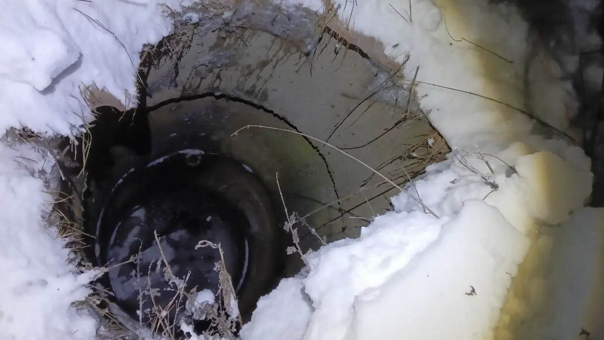 Девятилетний мальчик погиб в Челябинской области, упав в колодец по дороге домой