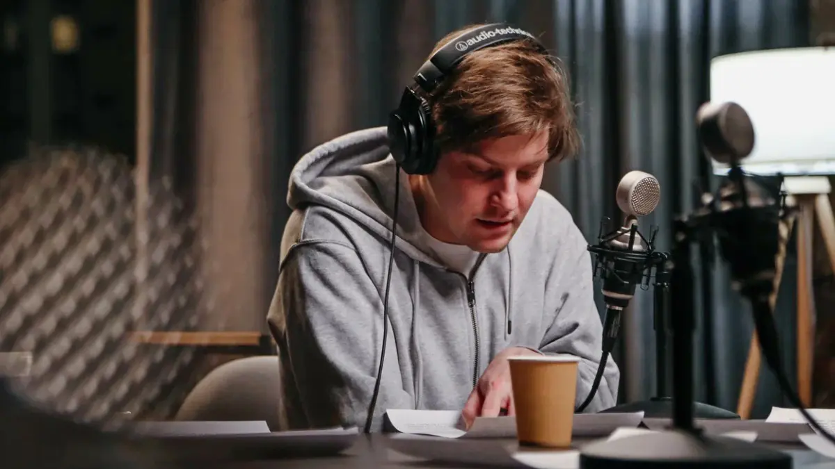 Актер Павел Табаков озвучил аудиогид к экспозиции «Волга. Москва. Нева. Саратовские символисты в Москве и Ленинграде 1920–1940-х»