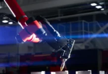 Роботы в Москве: успехи индустрии и Технополиса. Анатолий Гарбузов roboty v moskve uspehi industrii i tehnopolisa anatolij garbuzov-journalrf-ru-0