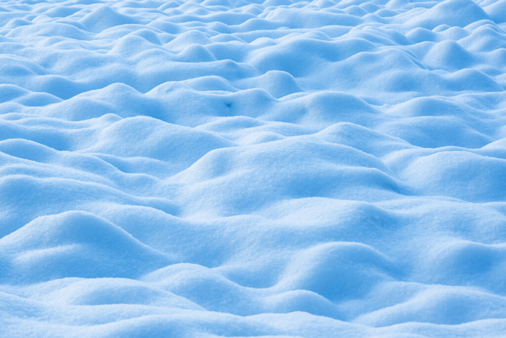 Синие снежные волны