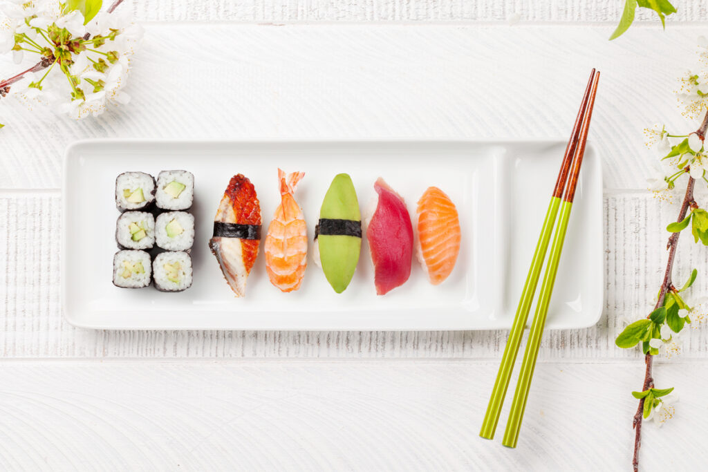 Суши на тарелке