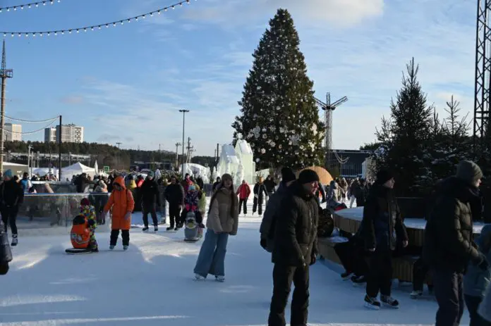 Свердловчане в восторге: чем покоряет зимний фестиваль «Энергия РМК» в Екатеринбурге-0